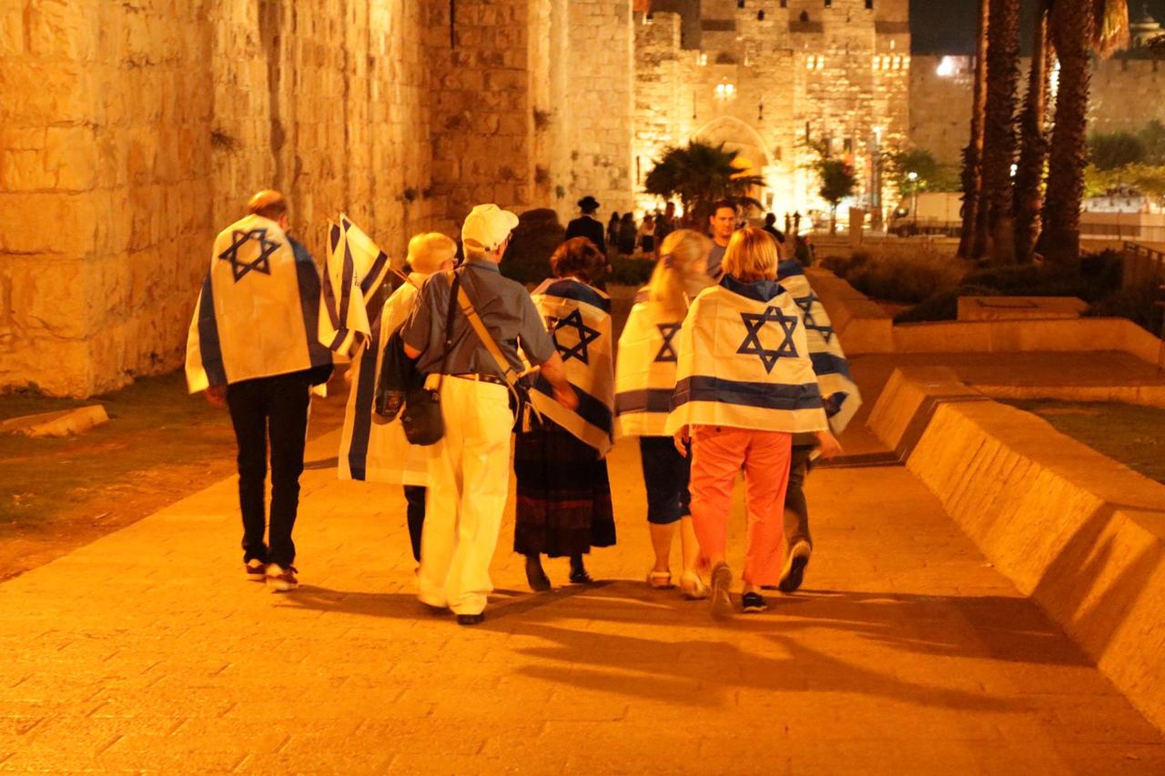 Menschen in Israel feiern den 70. Jahrestag der Staatsgründung
