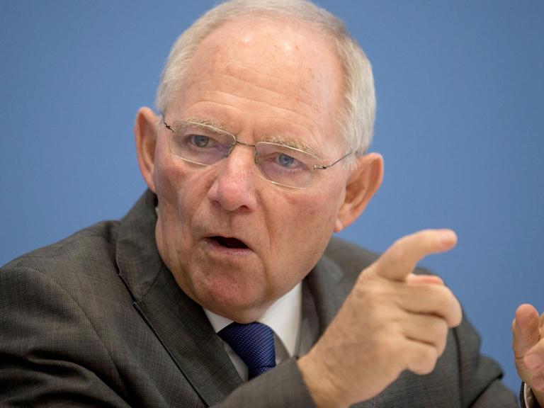 Bundesfinanzminister Wolfgang Schäuble (CDU) spricht am 23.03.2016 in Berlin in der Bundespressekonferenz.