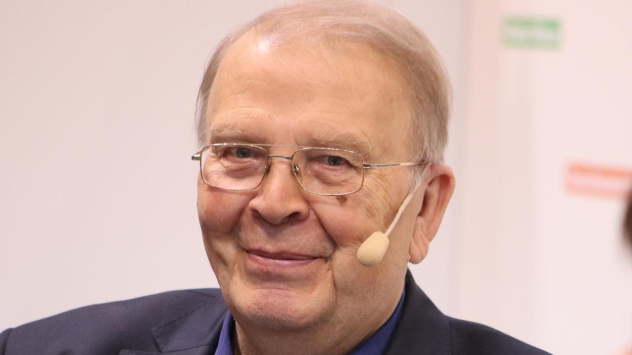 Der Schriftsteller Wilhelm Genazino auf der Frankfurter Buchmesse. Der Schriftsteller Wilhelm Genazino auf der Frankfurter Buchmesse.