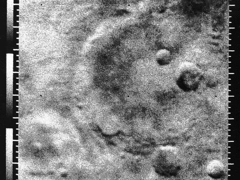 Ausschnitt der Marsoberfläche, fotografiert von Mariner 4 