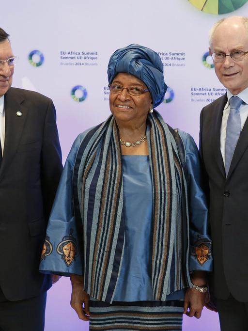 EU-Kommissionspräsident José Manuel Barroso, Ellen Johnson, Präsidentin von Liberia, und Herman Van Rompuy, Präsidenten des Europäischen Rates, auf dem EU-Afrika-Gipfel in Brüssel.
