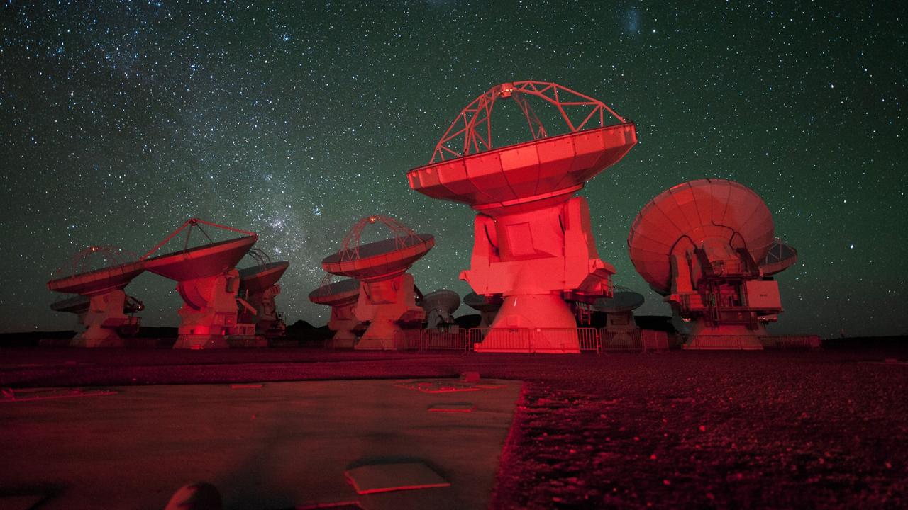 Die Fachleute suchen u.a. mit der ALMA-Teleskopanlage in Chile nach Lebensspuren in der Venusatmosphäre