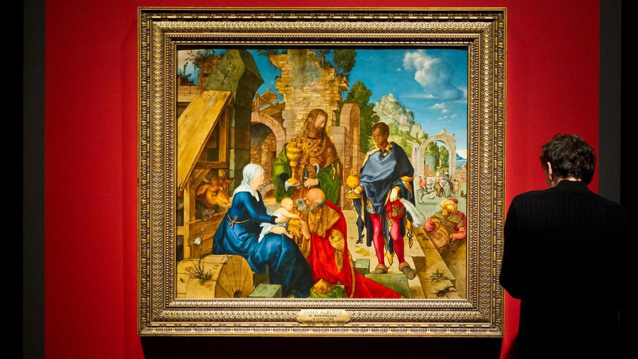 Das Gemälde "Anbetung der Könige" von Albrecht Dürer aus dem Jahr 1504 ist im Germanischen Nationalmuseum in Nürnberg (Mittelfranken) in einer Dürer-Ausstellung von 2012 zu sehen. 