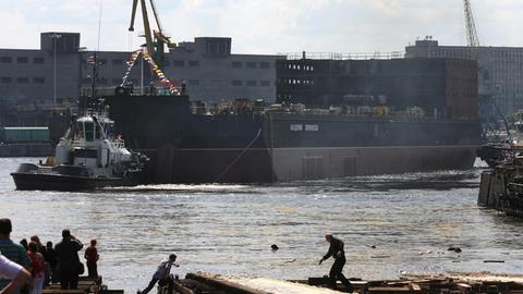 Die Akademik Lomonosov 1 wurde 2010 in St. Petersburg vom Stapel gelassen.