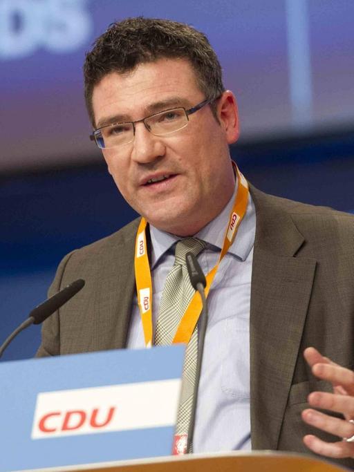 Der CDU-Politiker Stefan Kaufmann hält auf einem CDU-Bundesparteitag in Hannover eine Rede.