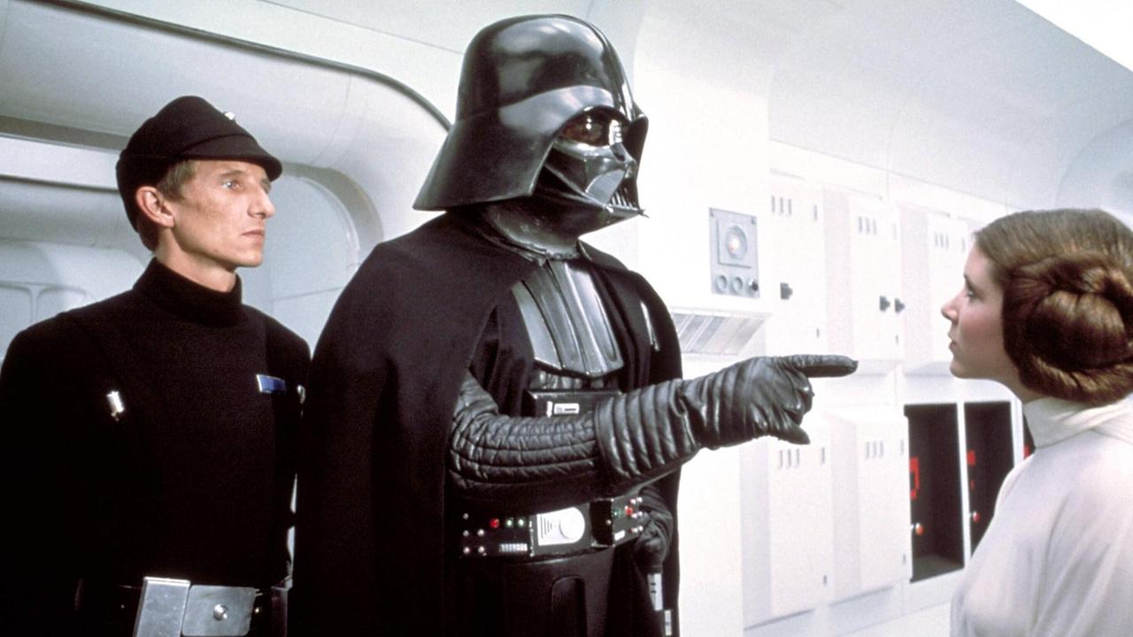 Szene aus "Krieg der Sterne": Der schwarz maskierte Darth Vader bedroht die junge Prinzessin Leia.