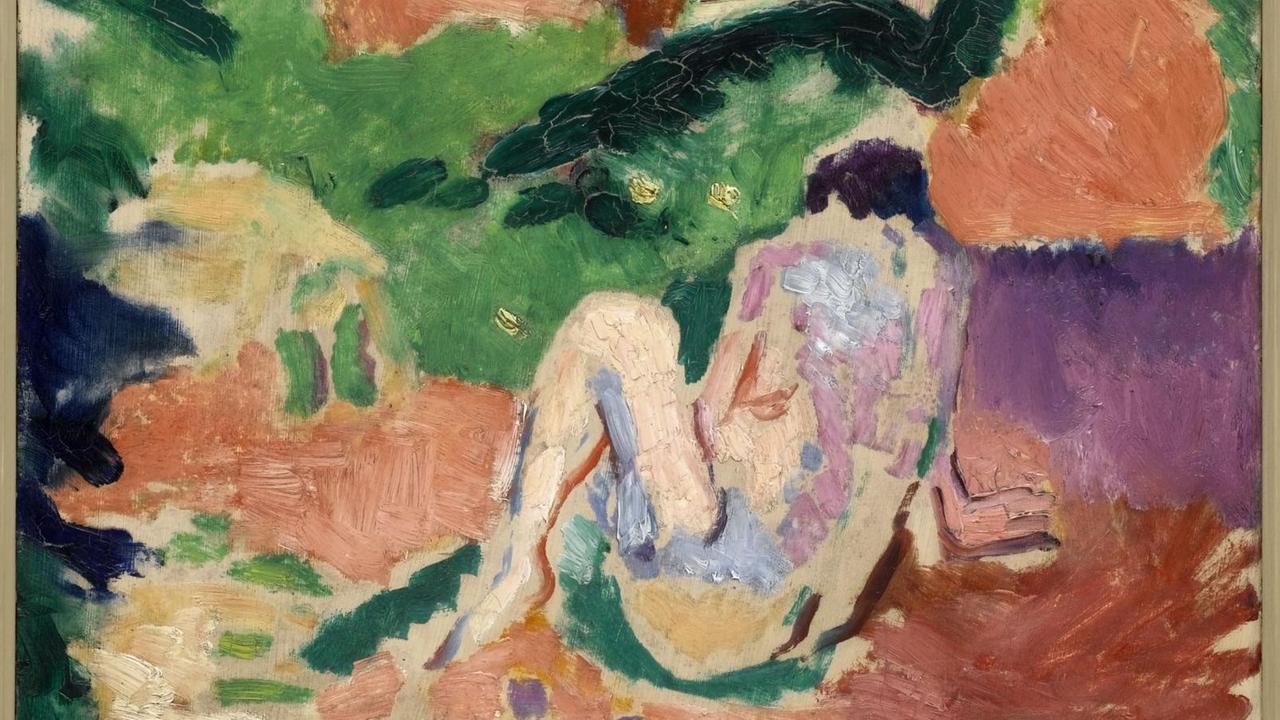 Mit groben Pinselstrichen gemaltes Öl-Bild einer im Wald sitzenden, nackten Frau. Sie ist von hinten zu sehen, ihr Kopf ist nach untengebeugt so das nur ihre Haare zu sehen sind