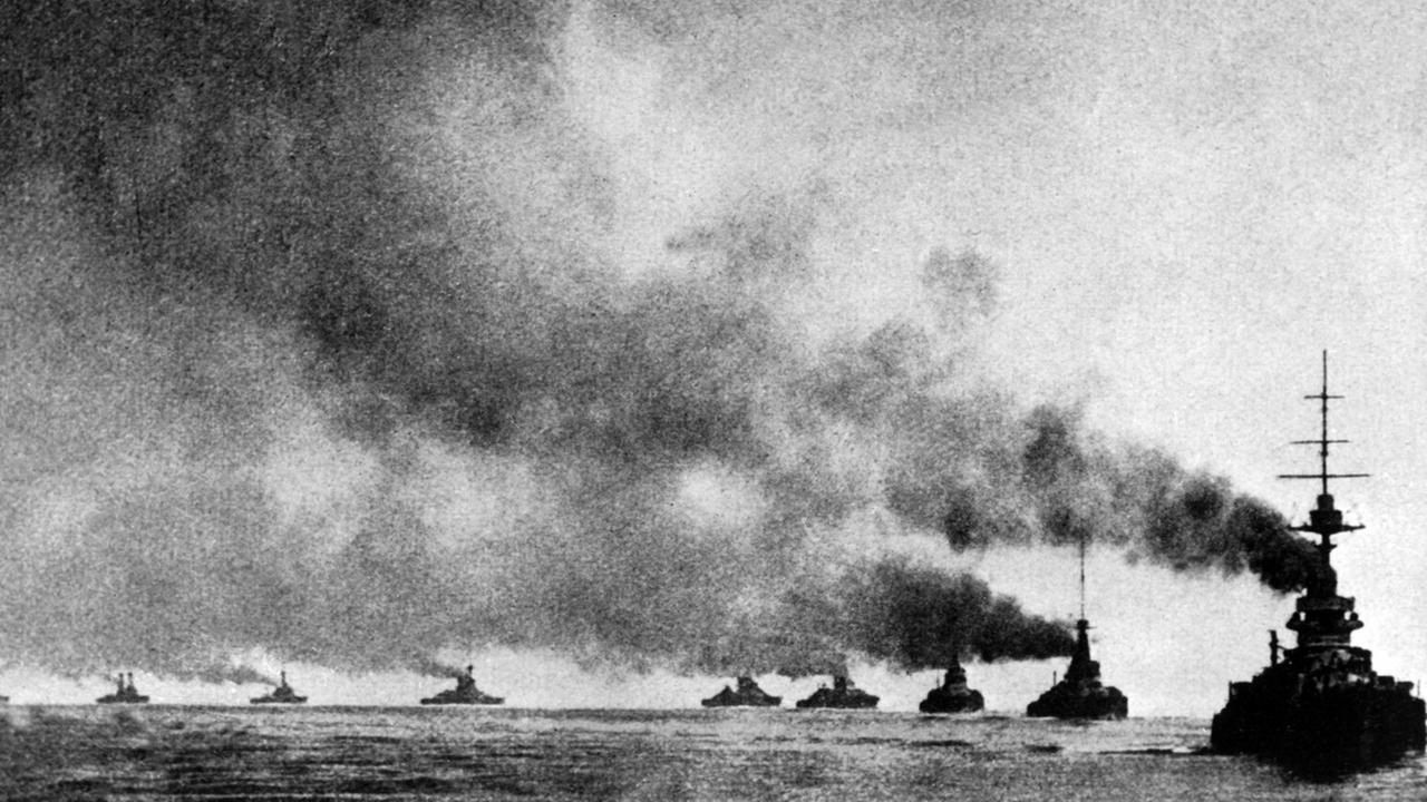 Erster Weltkrieg: Die britische "Grand Fleet" in Marschformation. 