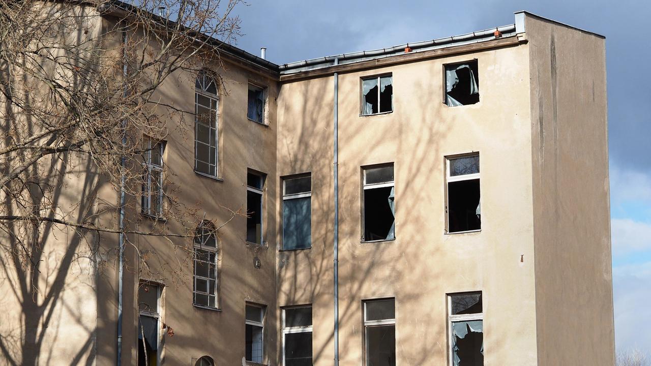 Ein Abbruchhaus, aufgenommen in Berlin im Bezirk Kreuzberg