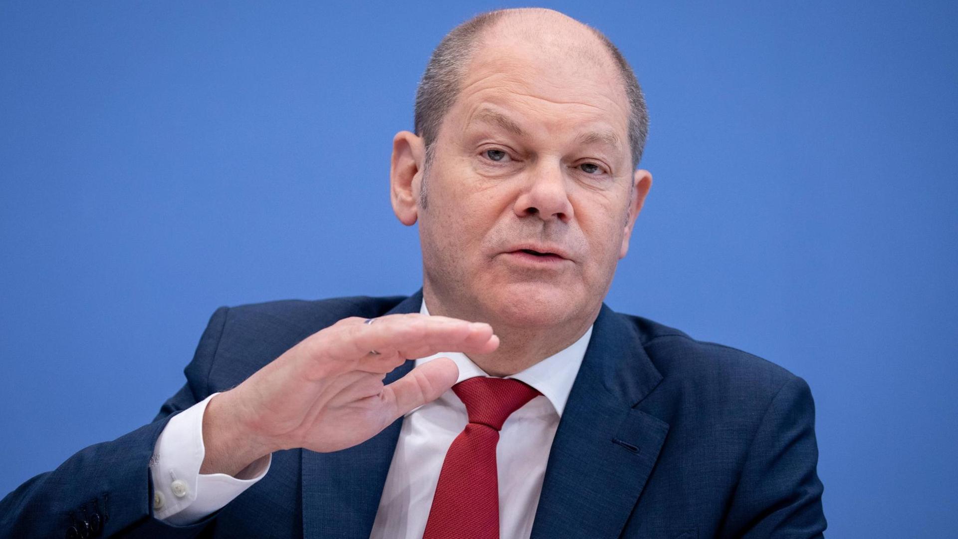 Olaf Scholz (SPD), Bundesminister fürFinanzen, stellt den Regierungsentwurf für den Haushalt 2019 und den Finanzplan bis 2022 auf einer Pressekonferenz vor.