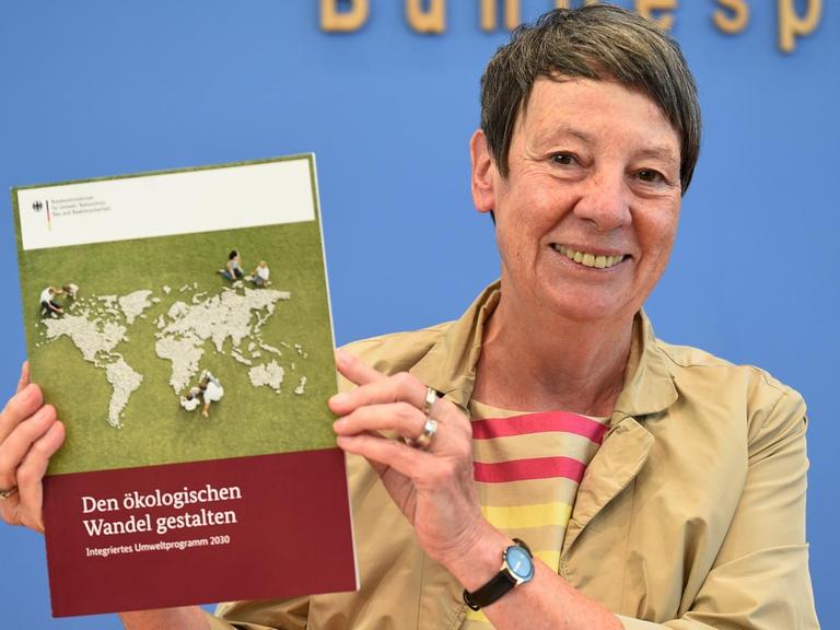 Barbara Hendricks präsentiert das "Integrierte Umweltprogramm 2030".