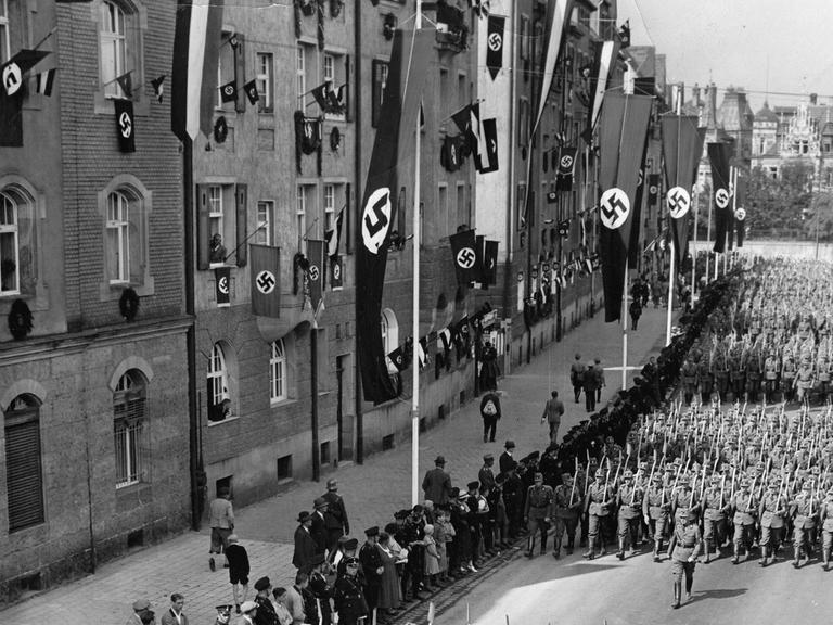 Aufmarsch des Arbeitsdienstes auf dem Reichsparteitag in Nürnberg 1935