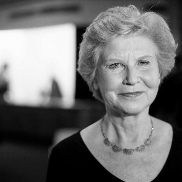 Schauspielerin Irm Hermann bei der Premiere des Films "Fassbinder" in der Volksbühne Berlin. Die Schauspielerin starb im Alter von 77 Jahren.