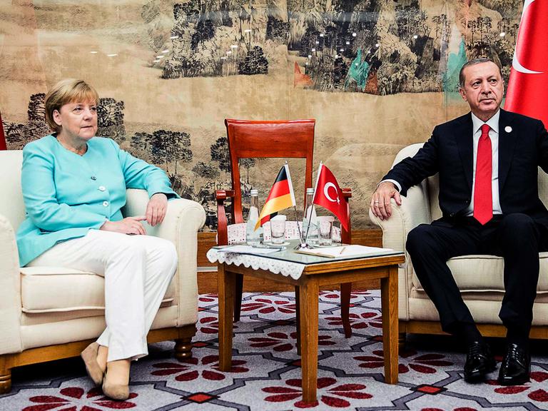 Bundeskanzlerin Angela Merkel traf am 04.09.2016 den türkischen Präsidenten Recep Tayyip Erdogan zu einem bilateralen Gespräch kurz vor dem offiziellen Beginn des G20-Treffens.