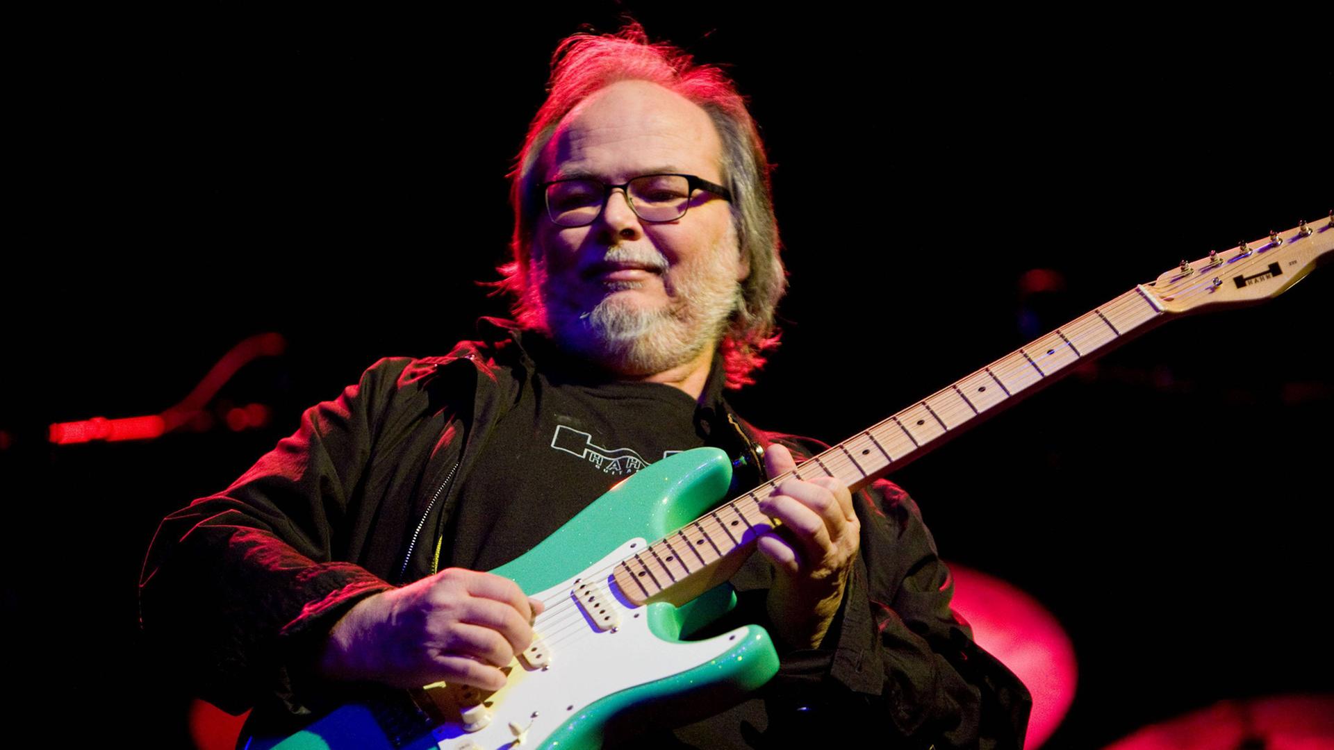 Oct. 14, 2011 - Valley Center, CA, US - Rock and Roll Hall of Fame members Steely Dan closed out the U.S. leg of their Shuffle Diplomacy Tour in San Diego on October 14, 2011. Pictured: Walter Becker.