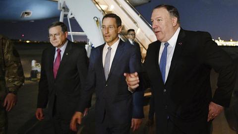 US-Außenminister Mike Pompeo (rechts) bei seiner Ankunft in Bagdad, neben ihm David Satterfield und Joey Hood