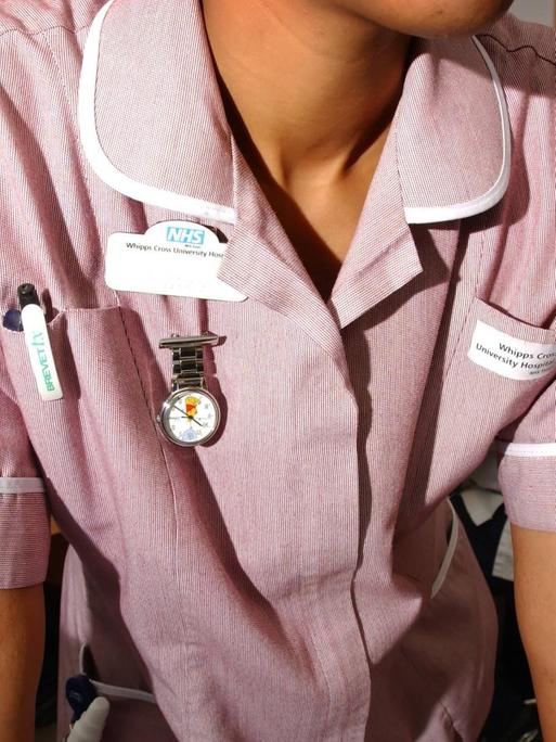Eine Krankenschwester in einem Londoner Krankenhaus. Viele der Angestellten des britischen Gesundheitssystems NHS kommen aus Osteuropa. Aus Angst vor dem Brexit verlassen viele gerade das Land.