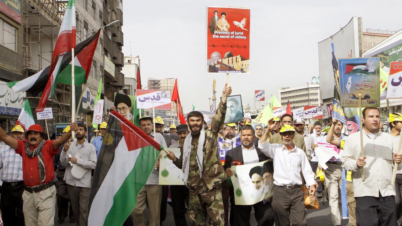 Iraner demonstrieren am Al-Kuds-Tag gegen Israel