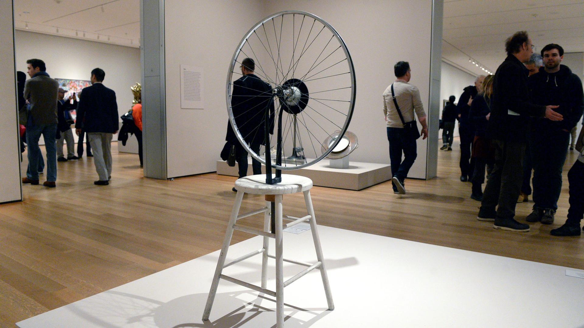 Die Arbeit "Bicycle Wheel" von Marcel Duchamp im Museum of Modern Art, MoMA, in New York.