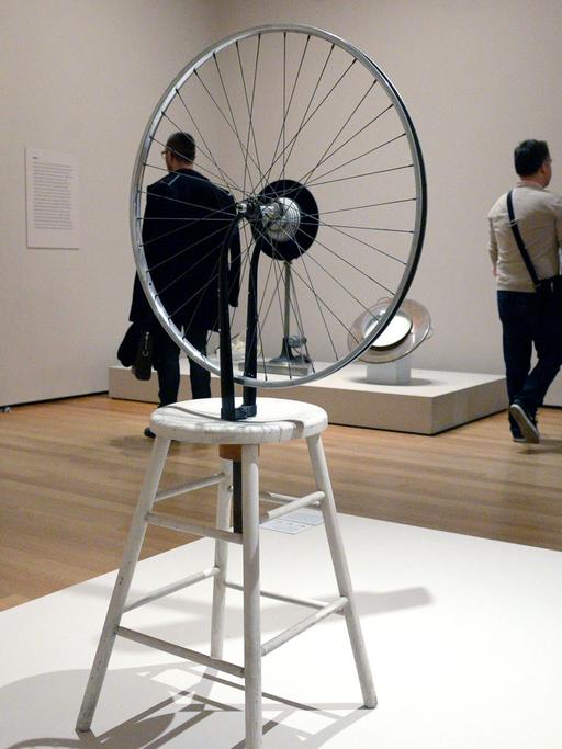 Die Arbeit "Bicycle Wheel" von Marcel Duchamp im Museum of Modern Art, MoMA, in New York.