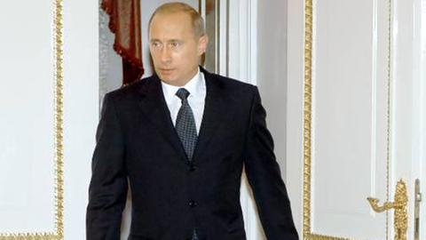 Wladimir Putin auf dem Weg zu einer Kabinettssitzung, 8.12.2003