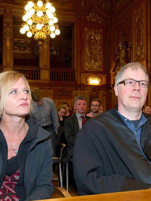 Die Klägerin sitzt mit ihrem Anwalt Thomas Heinrichs im Leipziger Verwaltungsgericht.