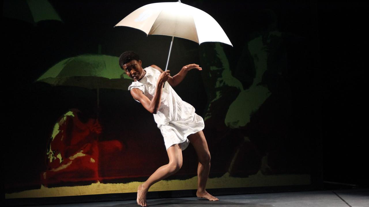 Nelisiwe Xaba in "Uncles and Angels" beim Dance Umbrella Festival 2012 in Johannesburg