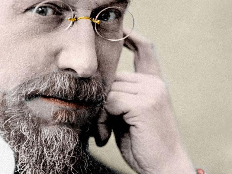 Ein Porträt des französischen Komponisten Erik Satie (1866-1925)