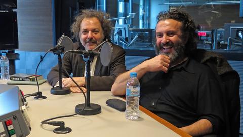 George Xylouris und Jim White beim Interview im Studio von Deutschlandradio Kultur