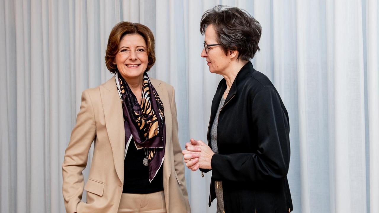Die rheinland-pfälzische Ministerpräsidentin Malu Dreyer (SPD) im Gespräch mit Birgit Wentzien beim Interview der Woche