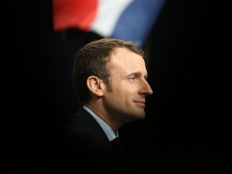 Der Präsidentschaftskandidat Emmanuel Macron hält auf einer Wahlkampfveranstaltung in Reims am 17.3.2017 eine Rede.