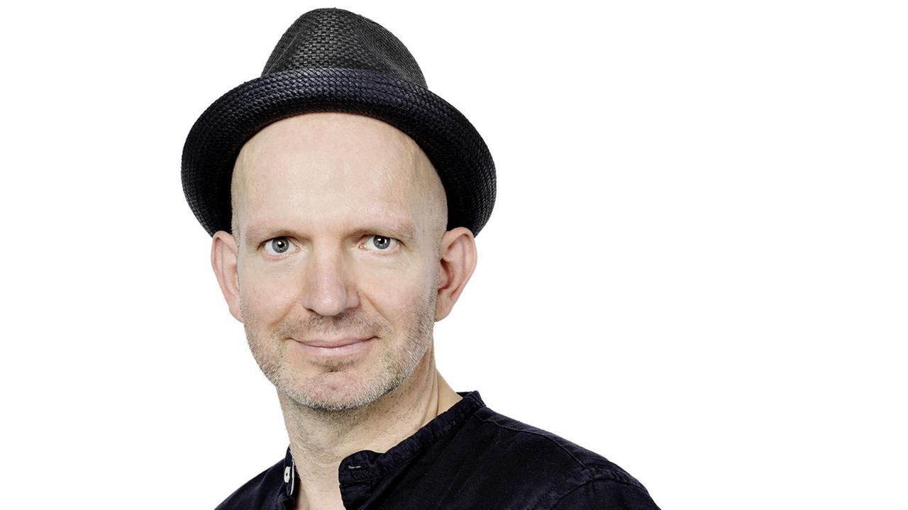 Musikredakteur Matthias Wegner. Er trägt einen schwarzen Hut.