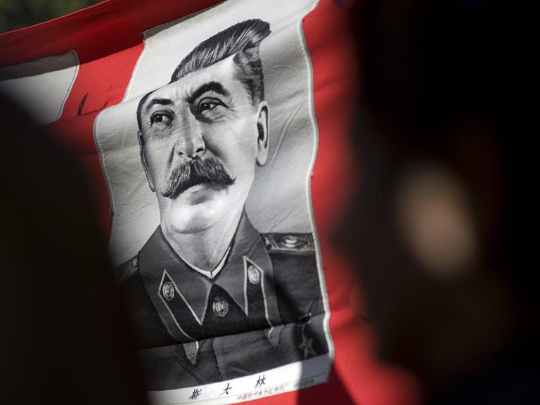 Transparent mit dem Konterfei Josef Stalins