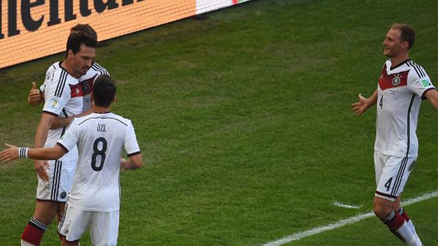 Torjubel nach Mats Hummels Führungstreffer gegen Frankreich in der 13. Minute.