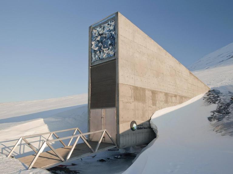Der Eingang zum Svalbard Global Seed Vault , auf deutsch "Weltweiter Saatgut-Tresor".
