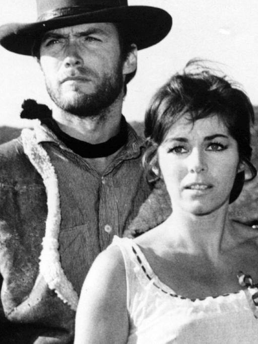 Schauspielerin Marianne Koch und Clint Eastwood im 1964 gedrehten Western "Für eine Handvoll Dollar" von Sergio Leone.