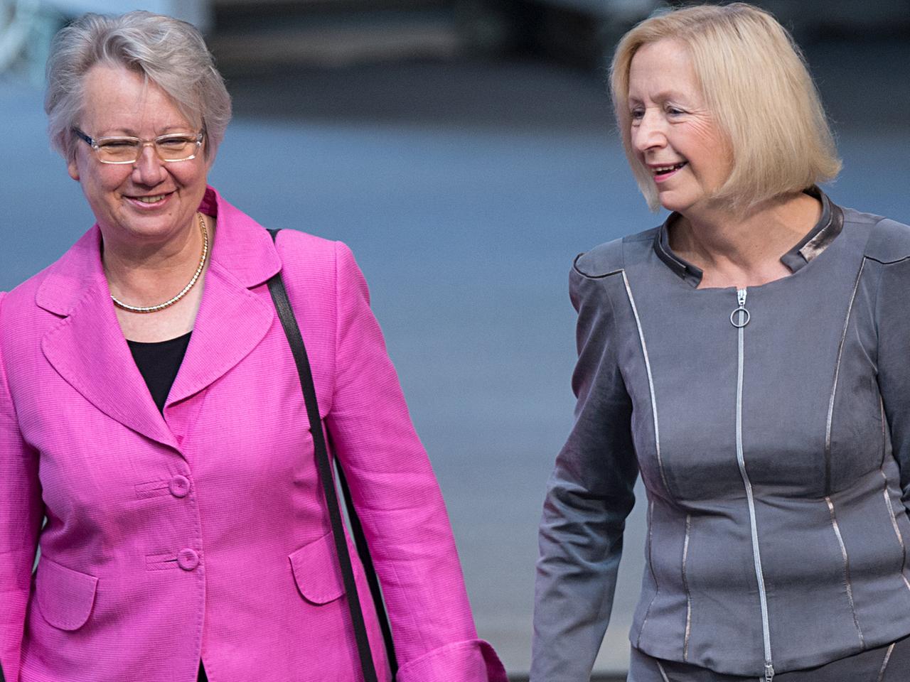 Die alte und die neue Bundesbildungsministerin: Annette Schavan und Johanna Wanka (beide CDU)