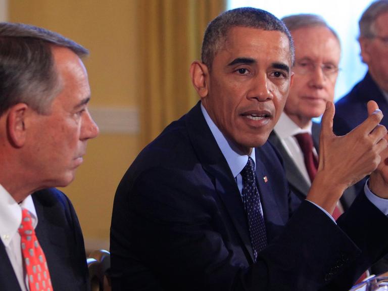 US-Präsident Barack Obama (Mitte) beim "Powerlunch" mit Republikanern, darunter John Boehner (links).