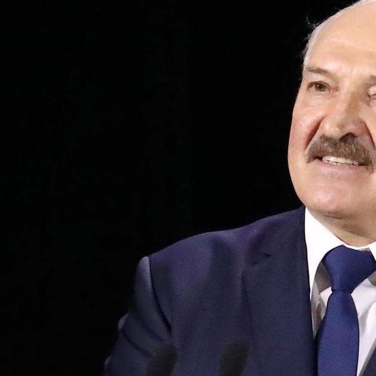 Der Präsident Weißrusslands Alexander Lukaschenko hält eine Rede auf dem 2. Minsker Dialogforum der Regionen im Oktober 2019