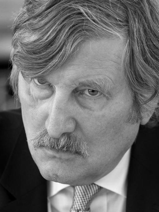 Der Cheflektor des Suhrkamp Verlages Raimund Fellinger, aufgenommen bei einem Festakt am 17.07.2012 im Barocksaal der Hansestadt Rostock.