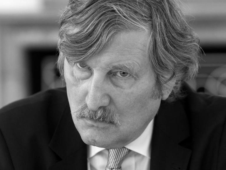 Der Cheflektor des Suhrkamp Verlages Raimund Fellinger, aufgenommen bei einem Festakt am 17.07.2012 im Barocksaal der Hansestadt Rostock.