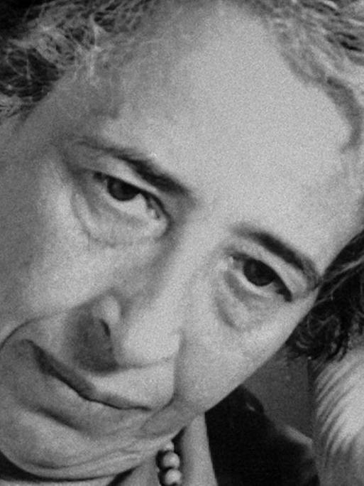 Porträtaufnahme der Politologin Hannah Arendt
