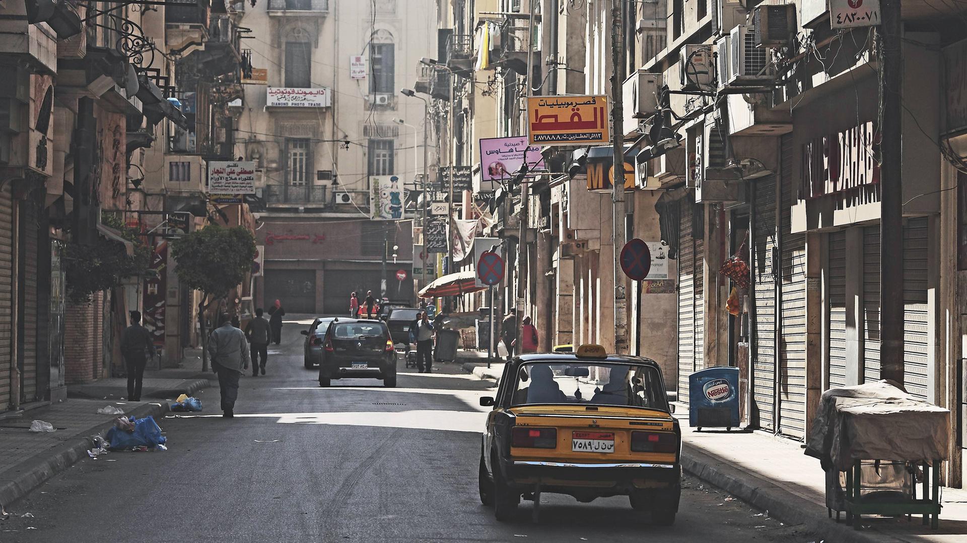Straßenszene im ägyptischen Alexandria