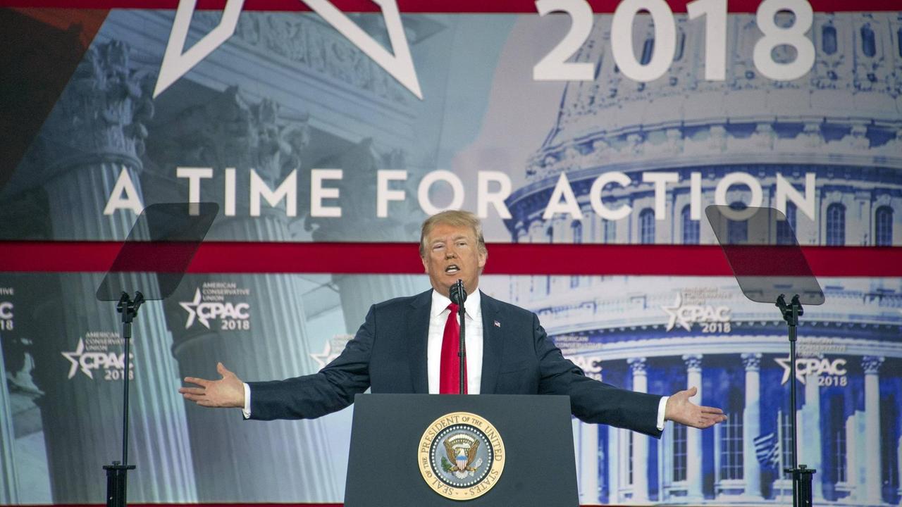 US-Präsident Donald Trump spricht auf der Conservative Political Action Conference (CPAC) im Gaylord National Resort and Convention Center in National Harbor, Maryland.