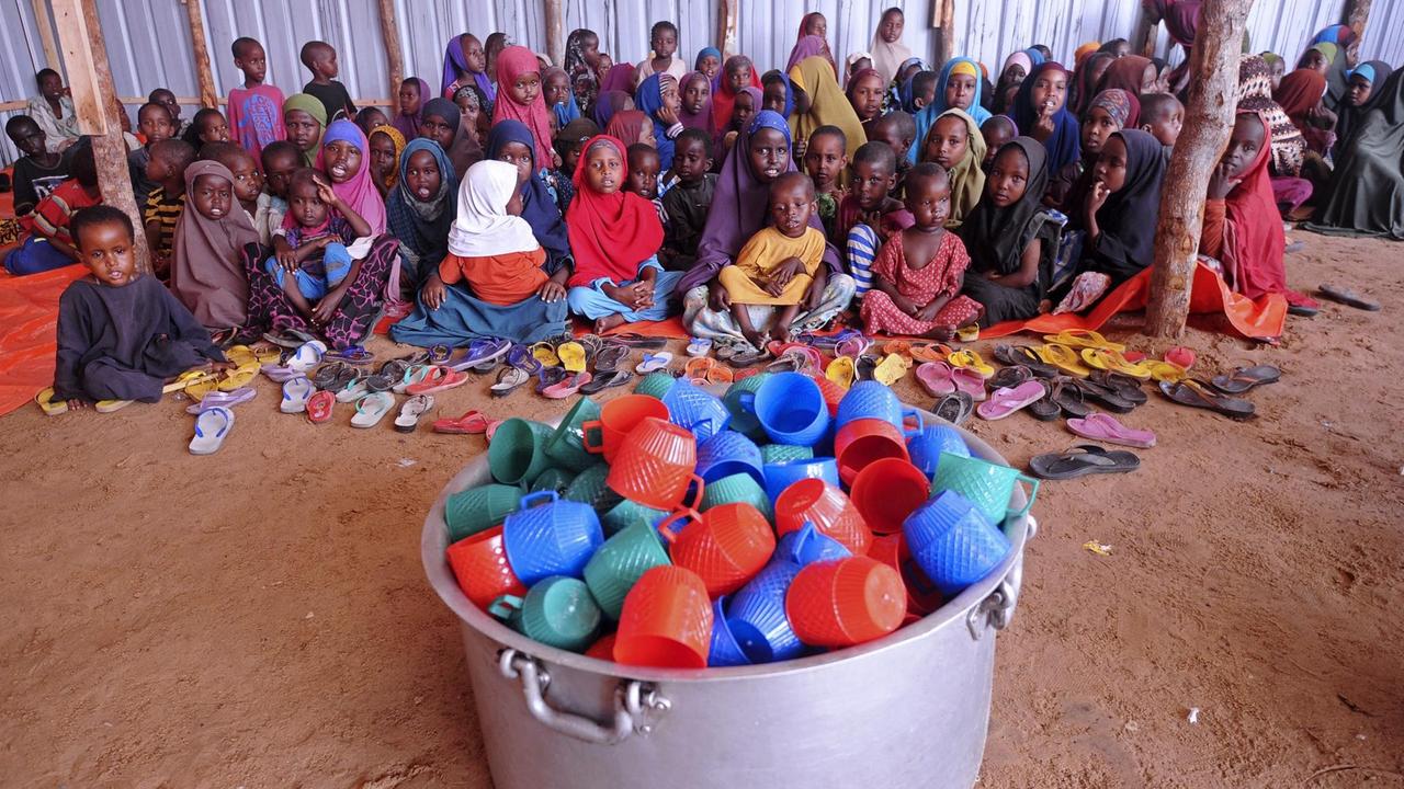 Somalische Flüchtlingskinder in einem Hilfslager außerhalb von Mogadischu