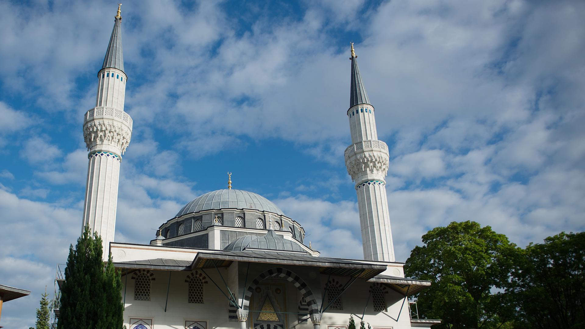 Die türkische Sehitlik-Moschee am Columbiadamm in Berlin.