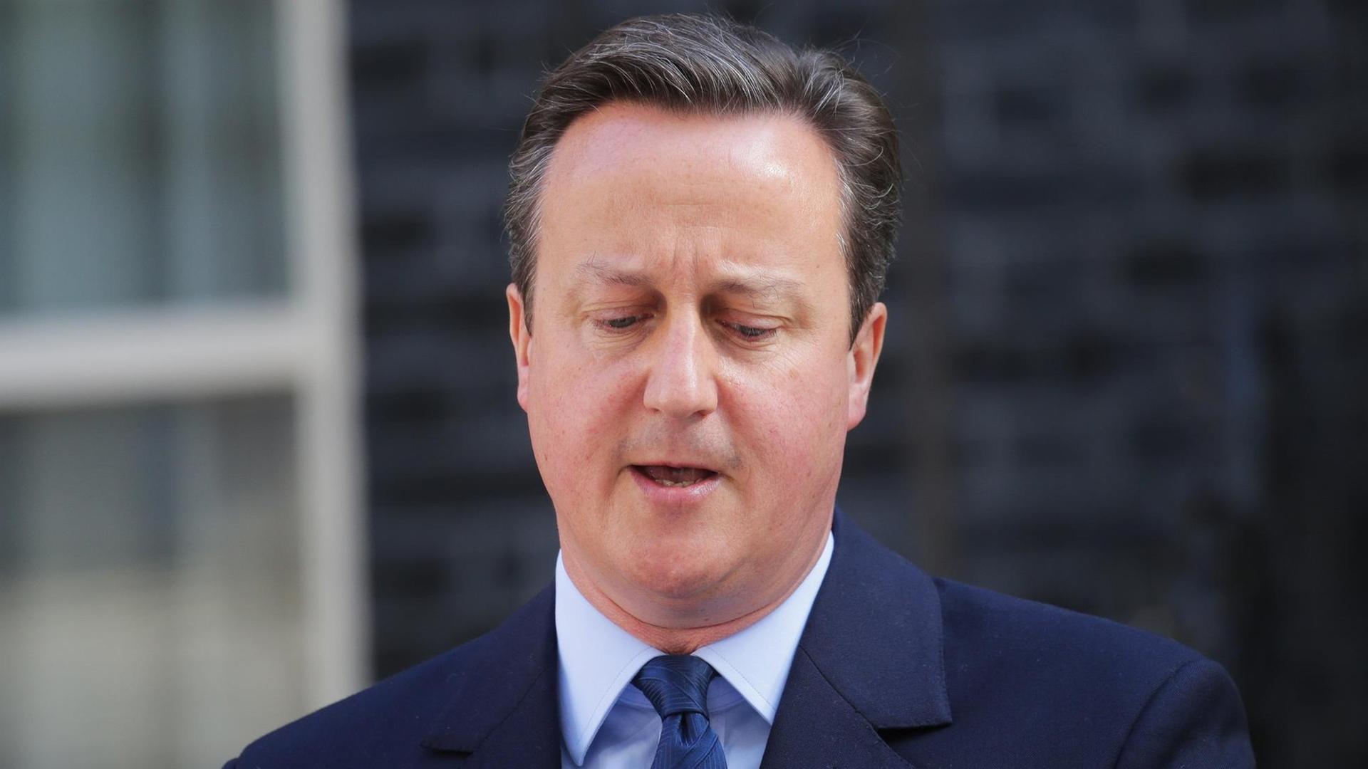 Der britische Premier David Cameron spricht vor Number 10 Downing Street am 24.06.2016 in London.