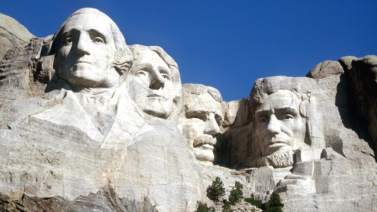 Das Mount Rushmore National Memorial in den Black Hills im USBundesstaat South Dakota. Die Erinnerungsstätte mit den Büsten der USPräsidenten (l-r) George Washington, Thomas Jefferson, Theodore Roosevelt und Abraham Lincoln wurde in den Jahren 1927 gegründet