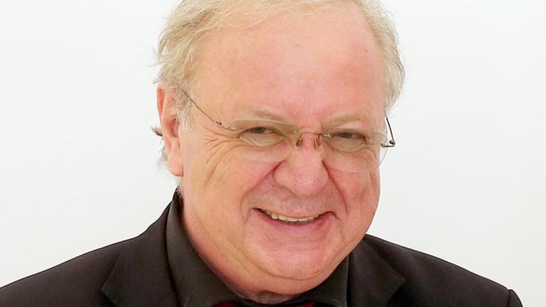 Der Journalist und Dokumentarfilmer Osman Okkan