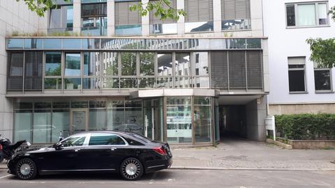 Auf dem Bild ist die Außenfassade der Bibliothek des Konservatismus zu sehen